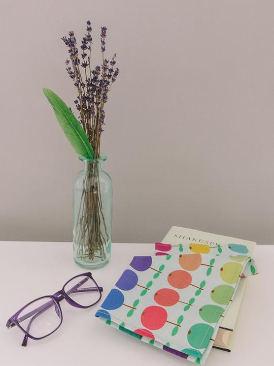 Produktbild Stofftaschentuch - Tashi-Tuch aus Bio-Baumwolle Apple