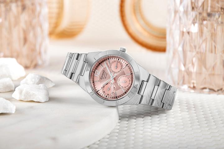 Actual product image Casio LTP-2069D-4AVEG (Analogue wristwatch, 31 mm)