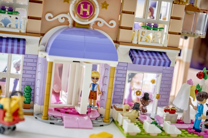 Produktbild LEGO Das Grandhotel von Heartlake City (42704, LEGO Friends)