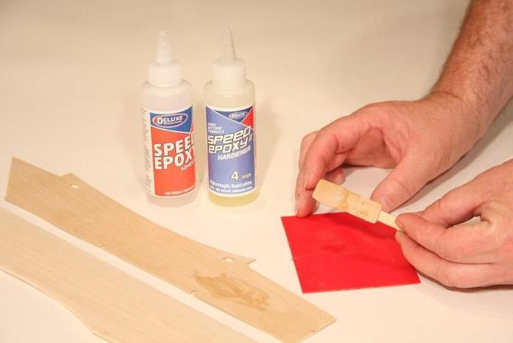 Image du produit Deluxe Materials Speed Epoxy II 4 min 28g seringue (67 g, 1 ml)