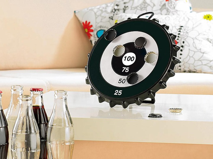 Produktbild Playtastic Magnetisches Kronkorken-Dartspiel mit 6 Kronkorken, Ø 24 cm