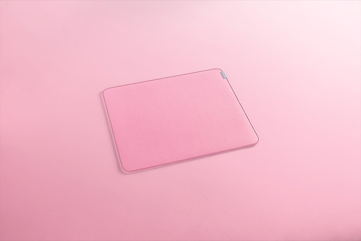 Actual product image Razer Strider (L)