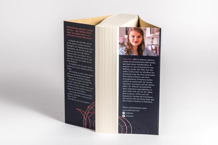 Actual product image Black Bird Academy - Fürchte das Licht (German, Stella Tack, 2024)