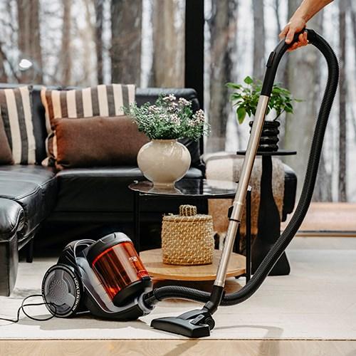 Actual product image Adler Cyclone Vacuum Cleaner | AD 7065 | Bagless | Power 700 W | Dust capacity 1.6 L | Black/Red
