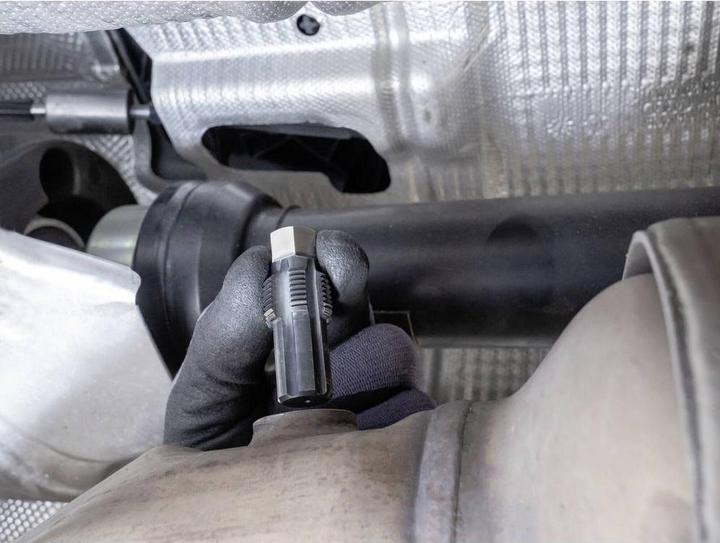 Actual product image HAZET Thread repair tool for exhaust gas temperature sensors / probes 4683-20 ∙ Outside hexagon 13 …