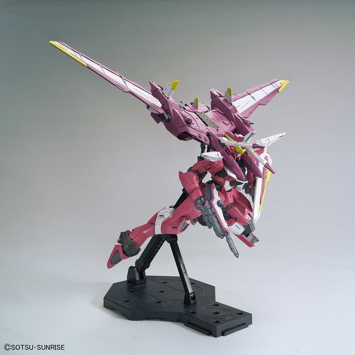 Actual product image Bandai Gundam - Justice Gundam Master Grade