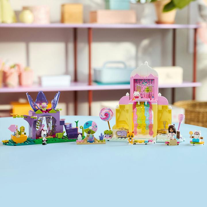 Actual product image LEGO Sugar icing mountains and kitten garden (11205, LEGO Gabby's Dollhouse)