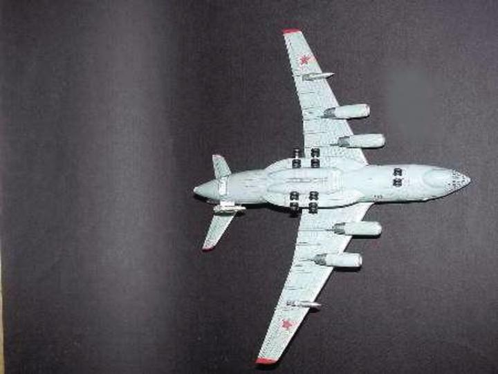Actual product image Trumpeter Ilyushin IL-78 Midas