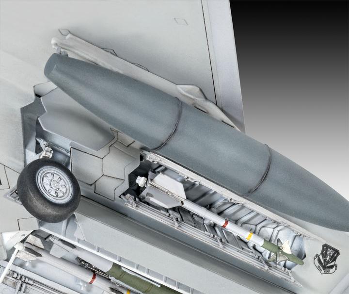 Actual product image Revell Model Set Lockheed Martin F-22A Raptor