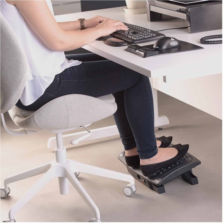 Actual product image Fellowes Footrest with temperature control (41.5 x 24.5 x 15 cm)