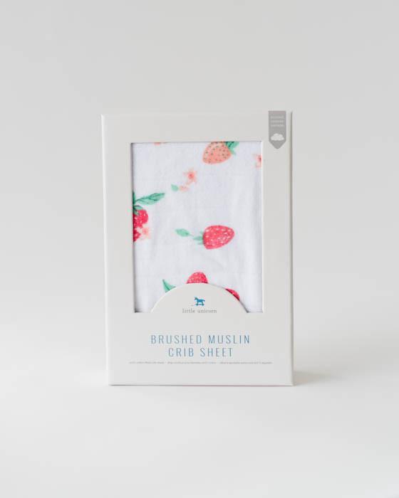 Produktbild little unicorn Brushed Crib Sheets Strawberry (70 x 140 cm)