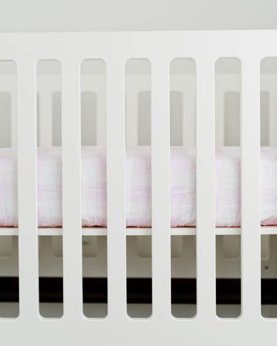 Produktbild little unicorn Brushed Crib Sheets Lilac Plaid (70 x 140 cm)