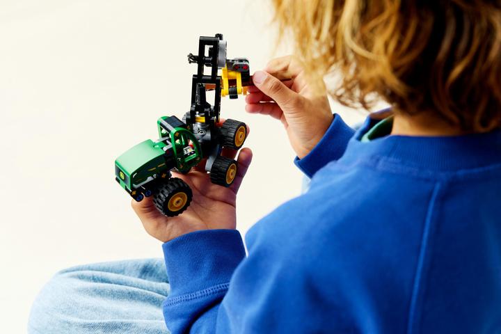 Image du produit LEGO John Deere 1470H Rad-Harvester (42218, LEGO Technic)