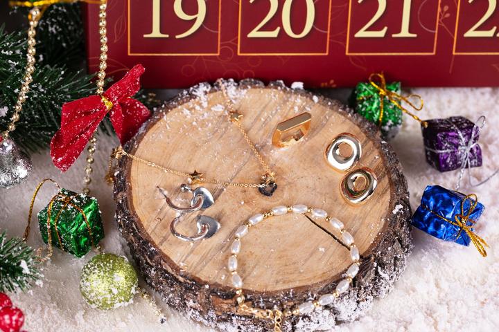 Actual product image Hanah Home Advent Calendar Mix V3 Red