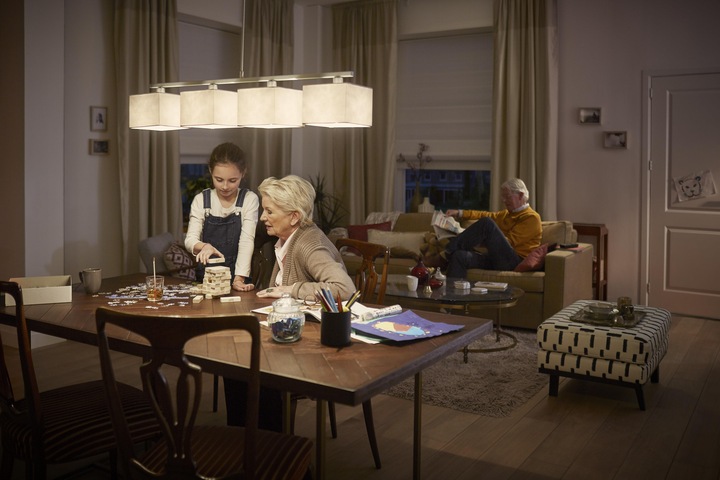 Actual product image Philips SceneSwitch (E14, 5.50 W, 470 lm, 1 x, G)