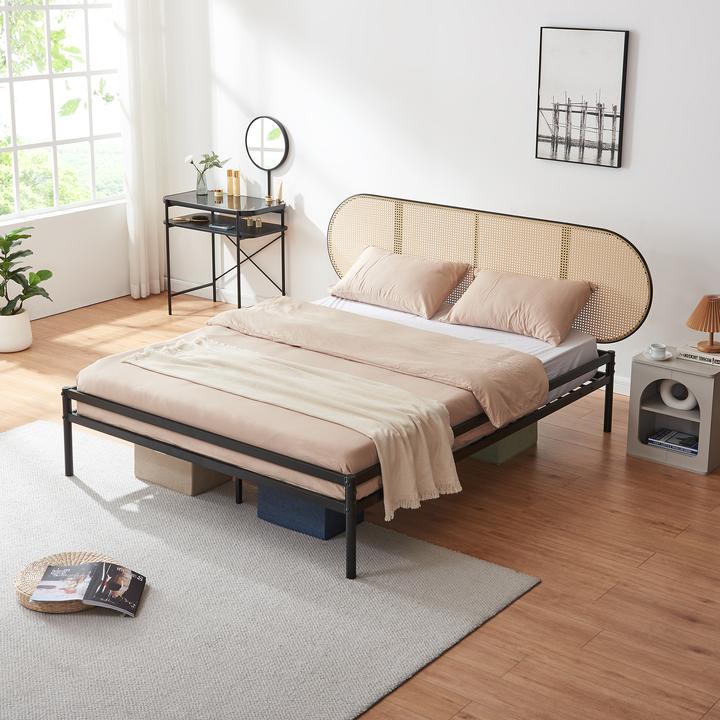 Actual product image En.Casa Metallbett Linköping mit ovalem Kopfteil 160x200 cm Schwarz/Rattanoptik (160 x 200 cm)