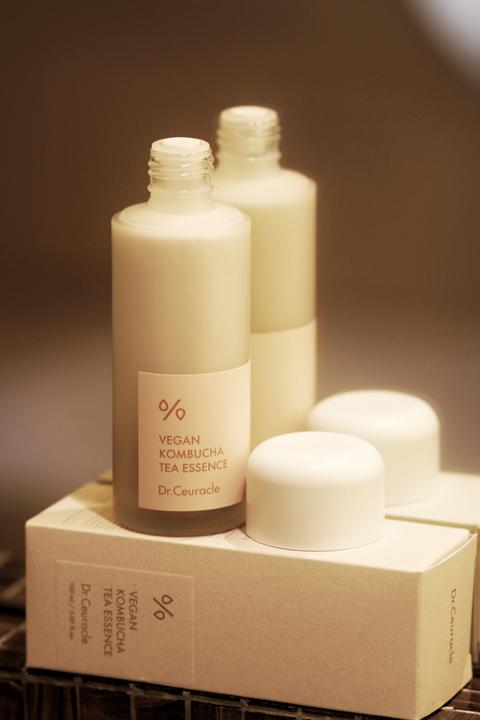 Image du produit Dr. Ceuracle Essence de thé Kombucha végétalienne (150 ml)