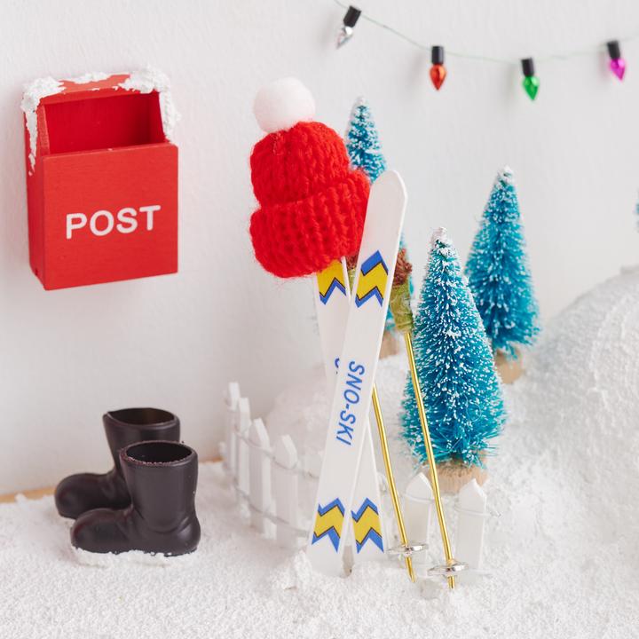 Actual product image VBS Miniatures "Ski set", 4 pieces