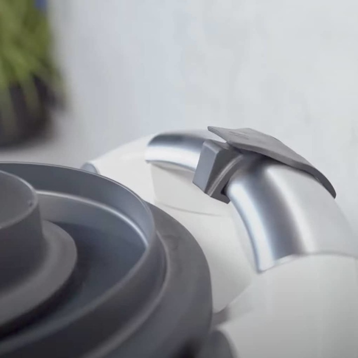 Image du produit Wundermix WunderClip® | Support de couvercle pour le Thermomix TM6/TM5 - gris