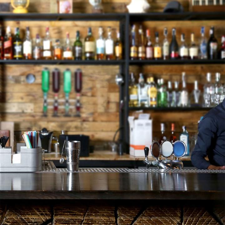 Produktbild Relaxdays 4er Set Flaschenhalter und Dosierer zur Wandmontage (Dosierer + Ausgiesser)