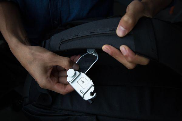 Actual product image Peak Design capture clip (Shoulder strap)