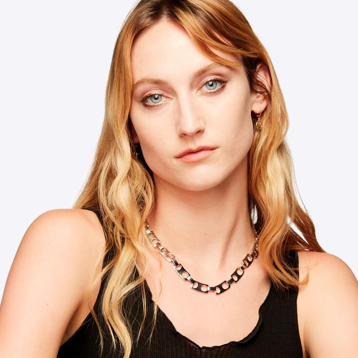 Actual product image MAC Cosmetics Studio Radiance Face and Body Radiant Sheer Foundation (W1)