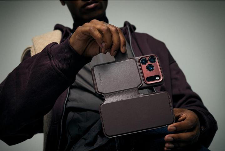 Image du produit Decoded Leather Detachable Wallet Apple iPhone 17 Pro Max Chocolate Brown (Apple iPhone 17 Pro Max)