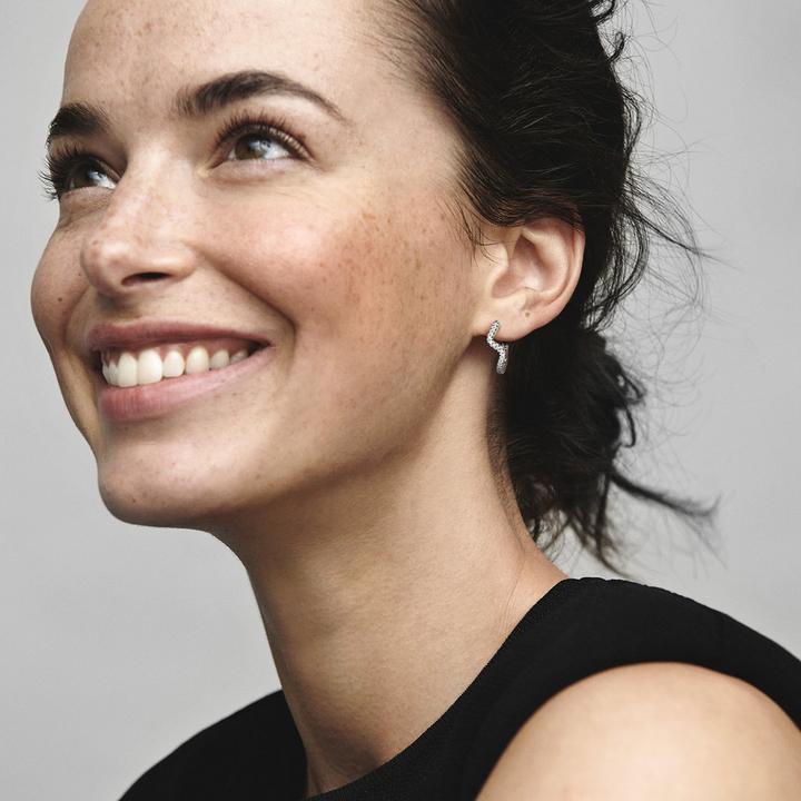 Actual product image Pandora Sparkling Wave Creoles (Sterling silver)