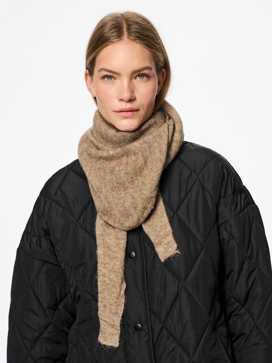Image du produit Pieces Pcjuliana Triangle Scarf Noos Bc