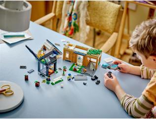 Actual product image LEGO Family home with electric car (60398, LEGO City)