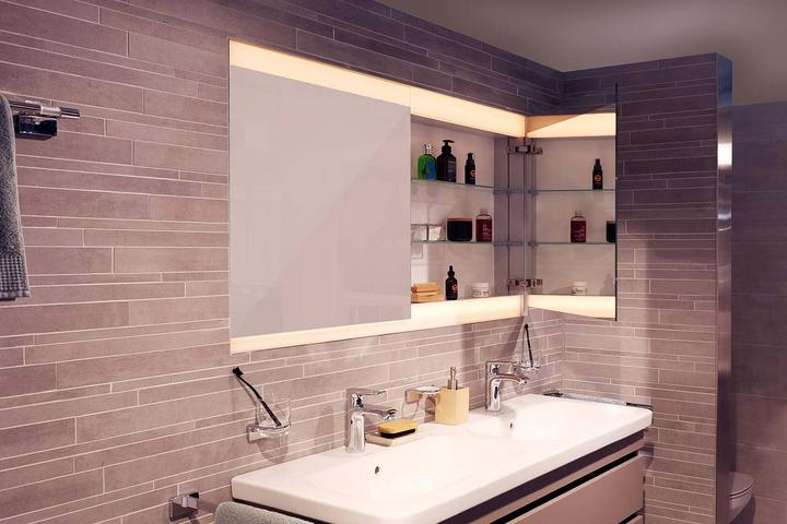 Produktbild Schneider ADVANCED Line Superior LED Lichtspiegelschrank, 1 Tür Anschlag links, Steckdose rechts, g (49.50 x 14.70 x 75.90 cm)