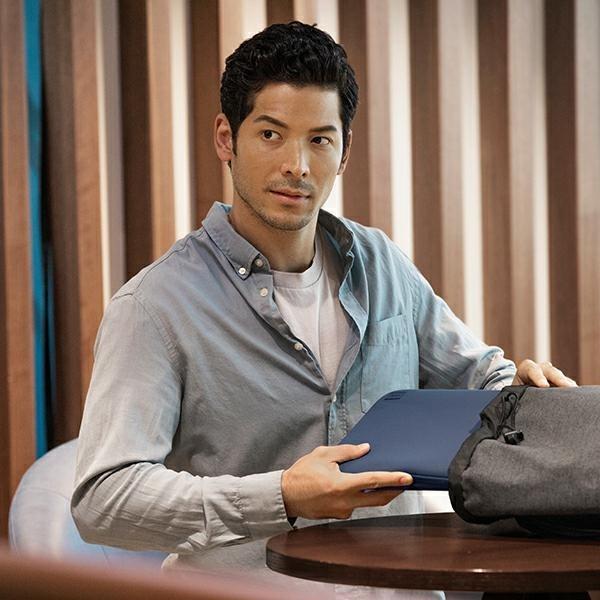 Actual product image Uniq Case Bag Cyprus laptop Sleeve 14 cali blue/abyss blue Water-resistant Neoprene (14")