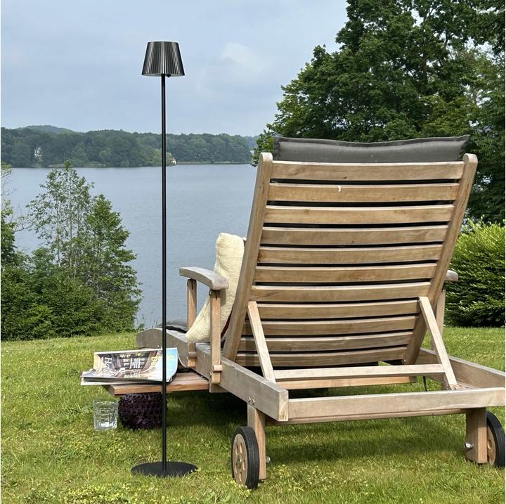 Actual product image Brilliant LED-Akku-Stehleuchte Macobo, 3,4W, 340lm, 3000K, schwarz (340 lm)