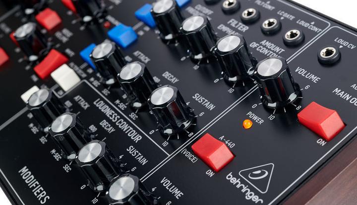 Produktbild Behringer Model D