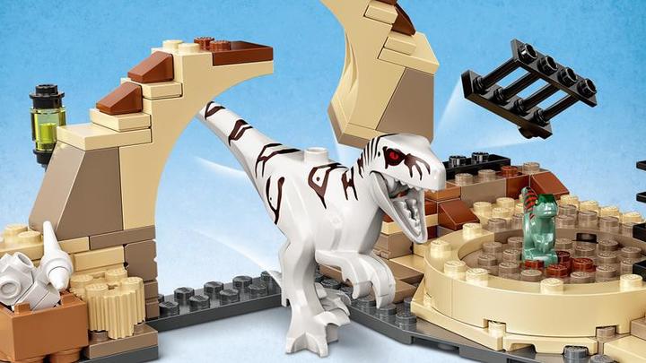 Actual product image LEGO Pyroraptor & Dilophosaurus Transport (76951, LEGO Jurassic World, LEGO Rare Sets)