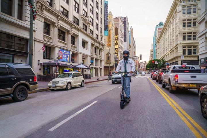 Actual product image Segway-Ninebot KickScooter P100SE (25 km/h, 100 km, 650 W)
