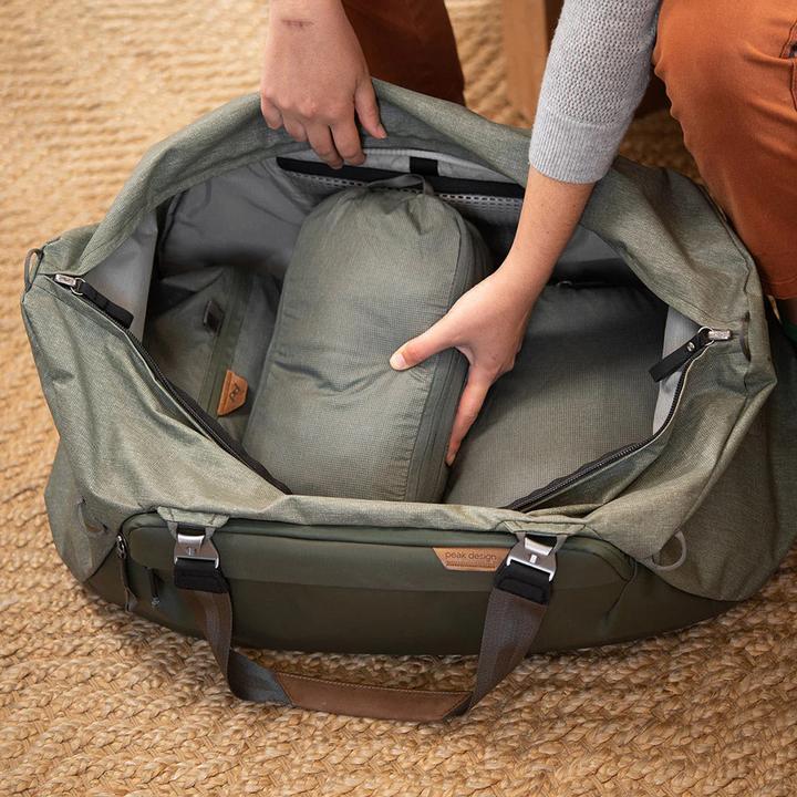 Actual product image Peak Design Travel Duffel 65L Sage (Camera shoulder bag, 65 l)