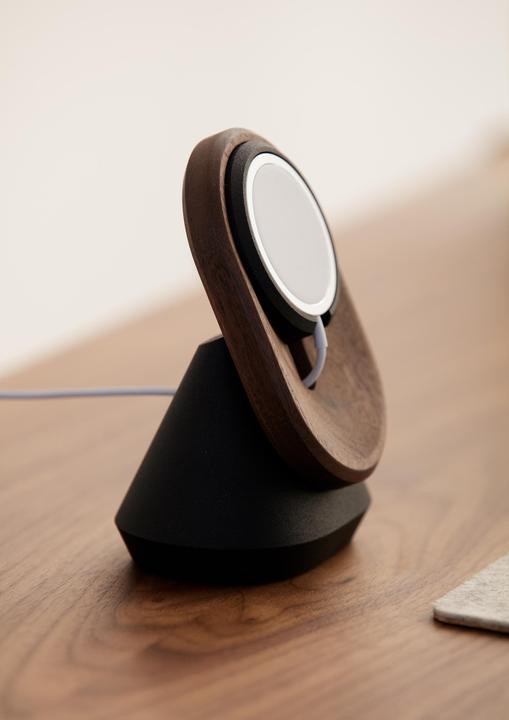 Image du produit Oakywood MagSafe iPhone Stand Multifunktionaler iPhone-Ständer - Walnuss -
