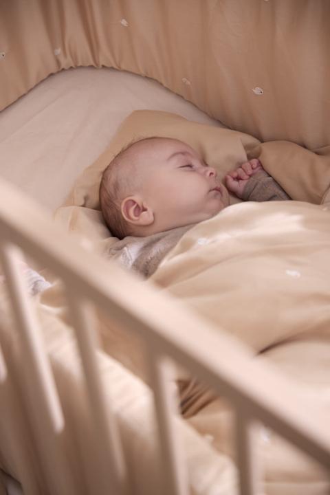 Actual product image Filibabba Bed bumper - Embroidered Christian the Whale design - Warm Grey