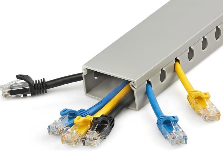 Image du produit StarTech Passage de câbles à fente ouverte avec couvercle, 2"(50mm)W x 1"(25mm)H, 6.5ft(2m) (Conduit, 200 cm)