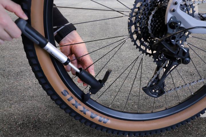 Actual product image Fischer Luftpumpe