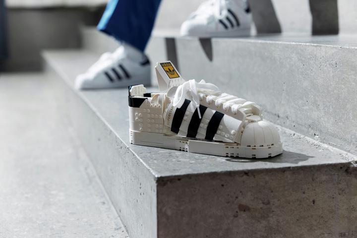 Produktbild LEGO Adidas Originals Superstar (10282, LEGO Icons)
