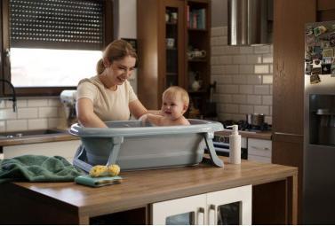 Produktbild Tega Baby Faltbare Babybadewanne mit Ablaufstopfen - Grau