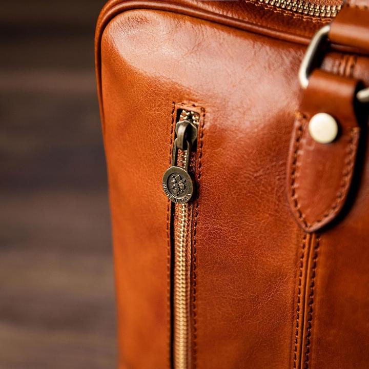 Actual product image Time Resistance Large Leather Laptop Bag (15", Universal)