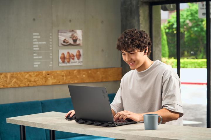 Immagine prodotto ASUS TUF Gaming A16 (16", 1000 GB, 16 GB, Ing. Int., AMD Ryzen 9 8940HX)