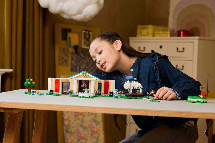 Actual product image LEGO Blathers's museum collection (LEGO Animal Crossing)