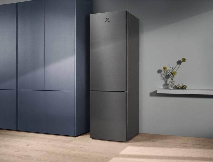 Produktbild Electrolux LNT6ME36U Kombinierter Kühlschrank Kapazität 366 Liter (366 l)