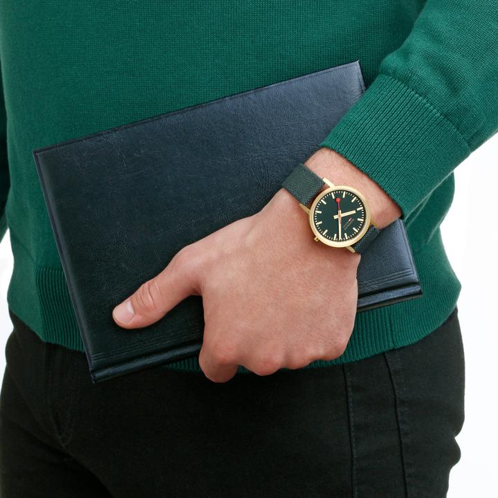 Actual product image Mondaine Classic - von der Natur inspiriert - Ip Gold (Analogue wristwatch, 36 mm)