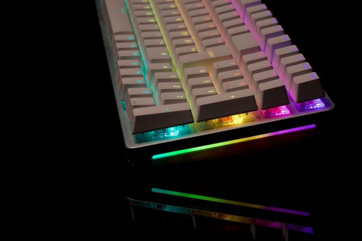 Actual product image Glorious PC Gaming Race GMMK 2 Full-Size Keyboard - Fox Switches, US Layout (US, Cable)