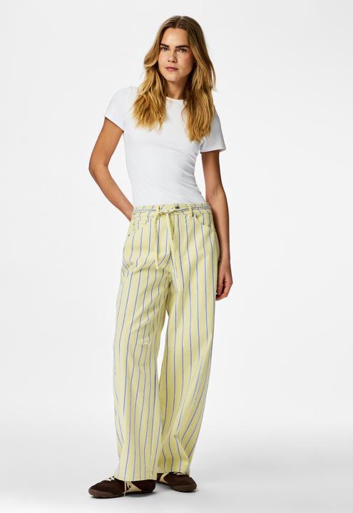 Produktbild Pieces PCBILLO MW BINDEVERSCHLUSS Barrel Fit Jeans (26)